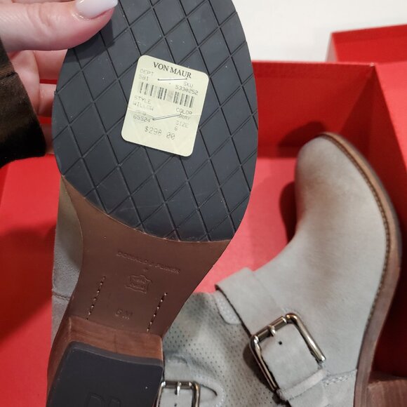 Donald J Pliner size 6M Boots - Picture 8 of 9